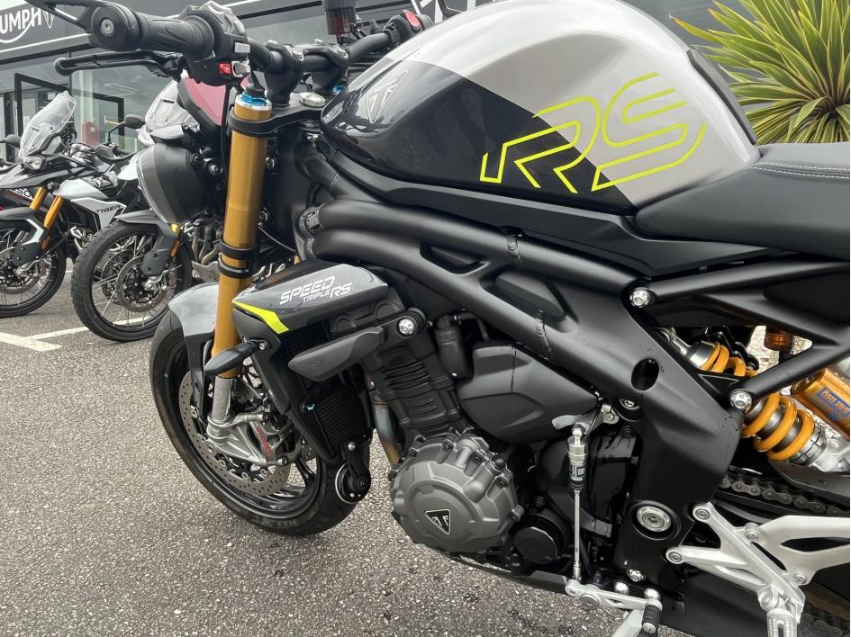 TRIUMPH SPEED TRIPLE 1200 RS