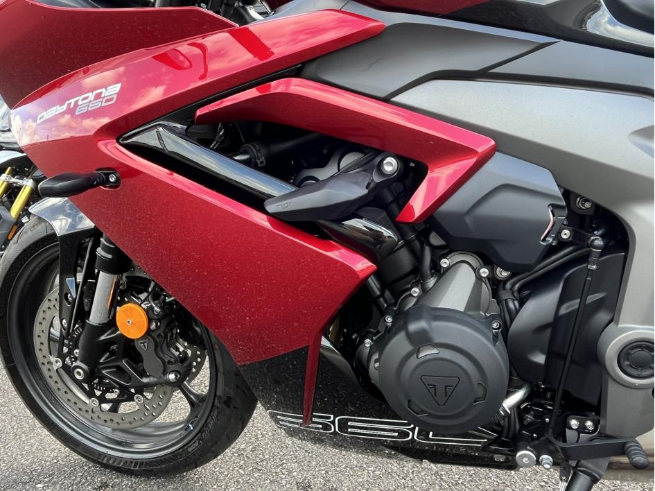 TRIUMPH DAYTONA 660 BRIDEE A2 + PROTECTIONS MOTEUR