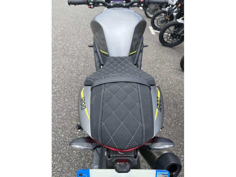 TRIUMPH SPEED TRIPLE 1200 RS