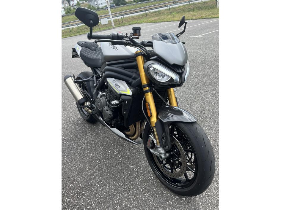 TRIUMPH SPEED TRIPLE 1200 RS