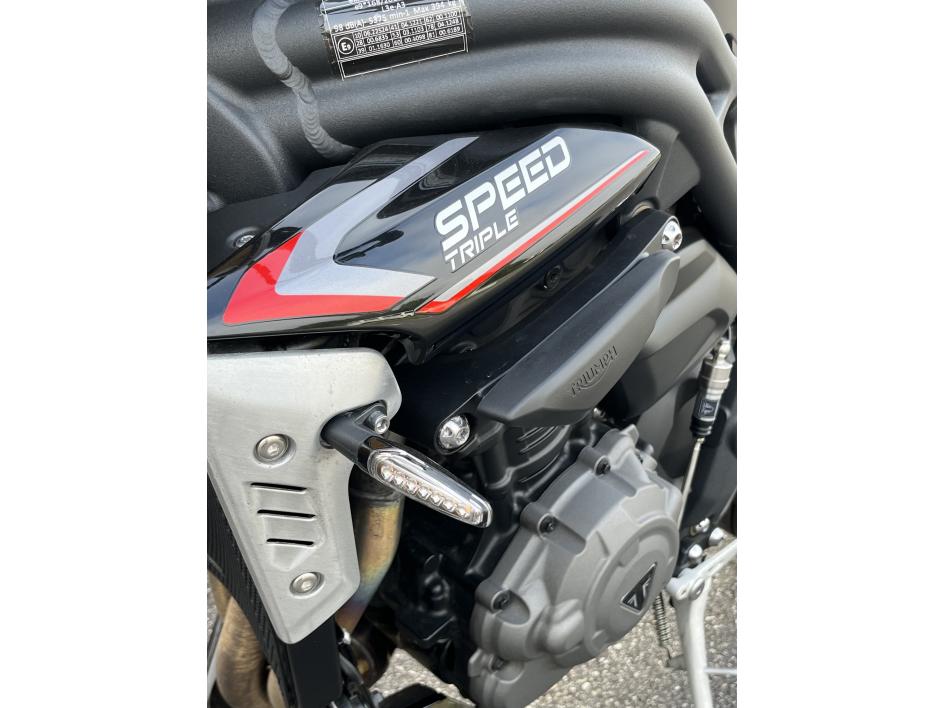 TRIUMPH SPEED TRIPLE 1200 RS
